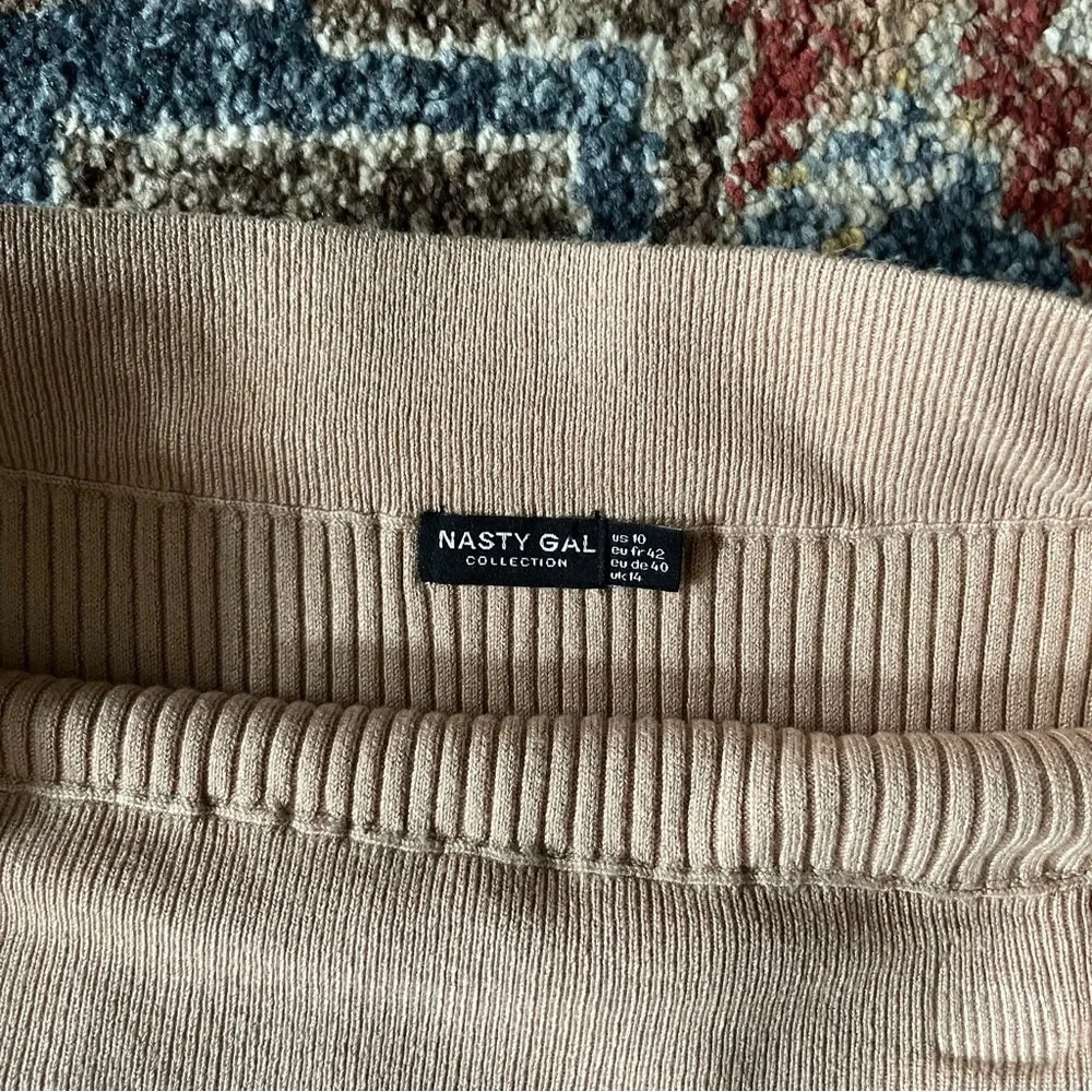 Nasty Gal Taupe Two Piece Sweater Skirt Set, Size 10 - Picture 3 of 7